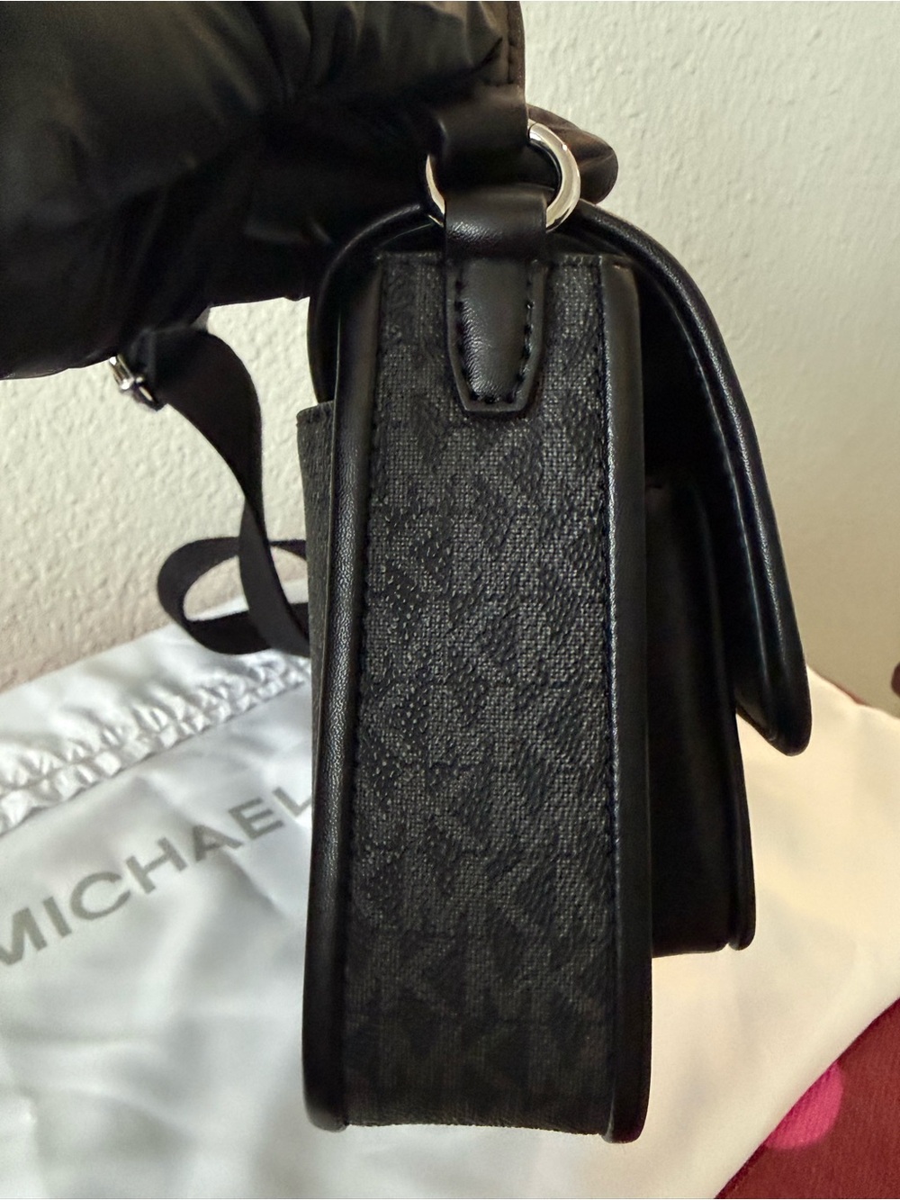 Michael Kors Bradshaw Medium Messenger MK Signature Black NWT - Picture 7 of 9